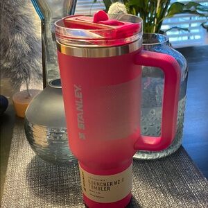 Stanley Quencher H2.0 Tumbler in Bold Pink